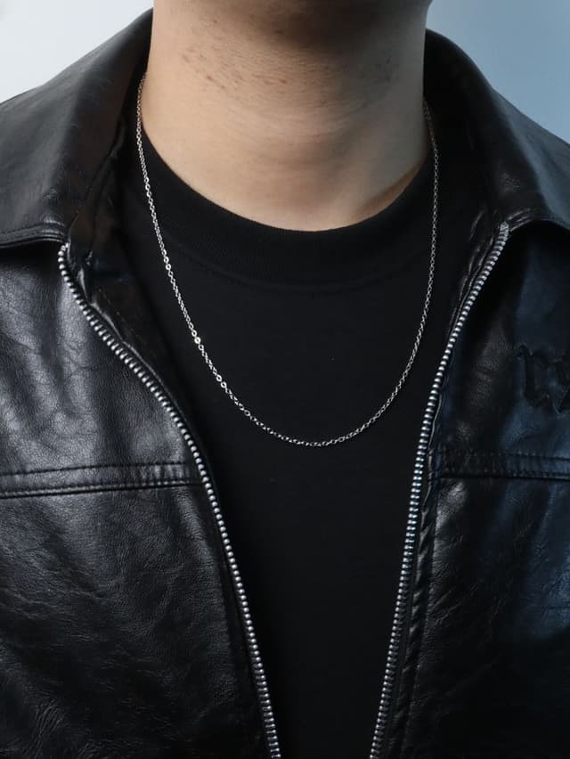 Silver chain with thin links