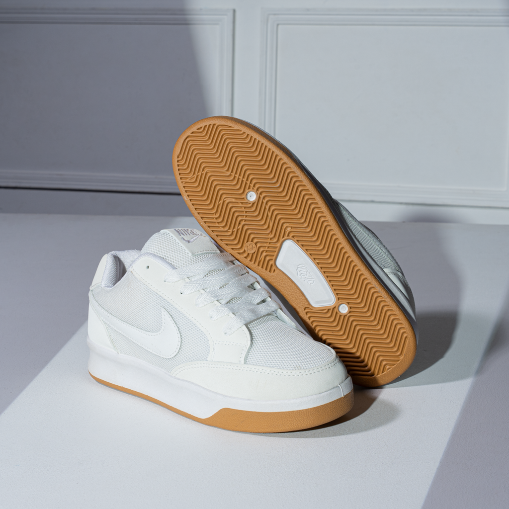 Nike Adversary